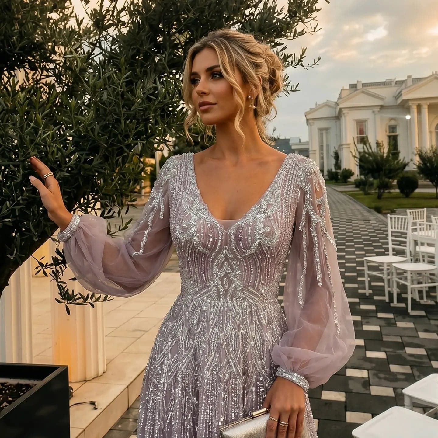 فستان سهرة مزين بالخرز بياقة V عميقة وأكمام منفوشة SS057
