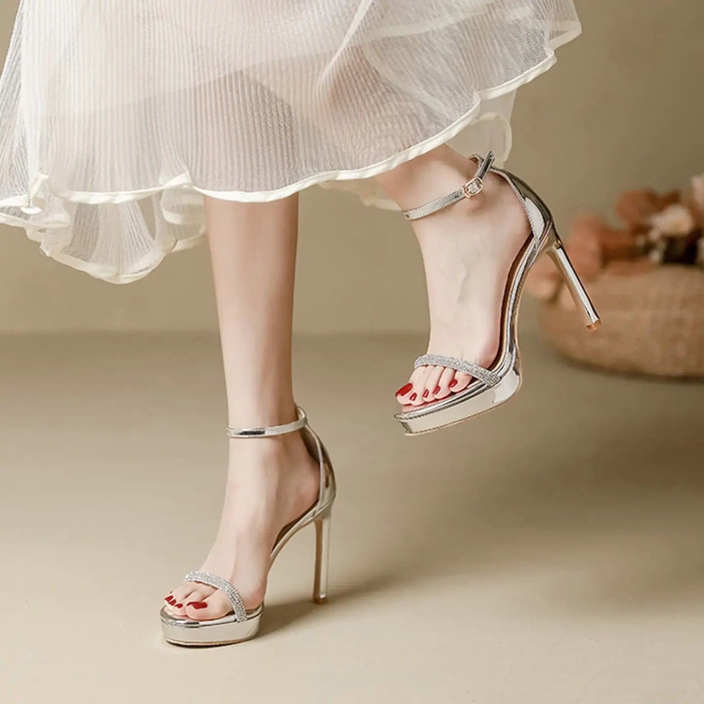حذاء فضي أنيق بكعب عالٍ HH007