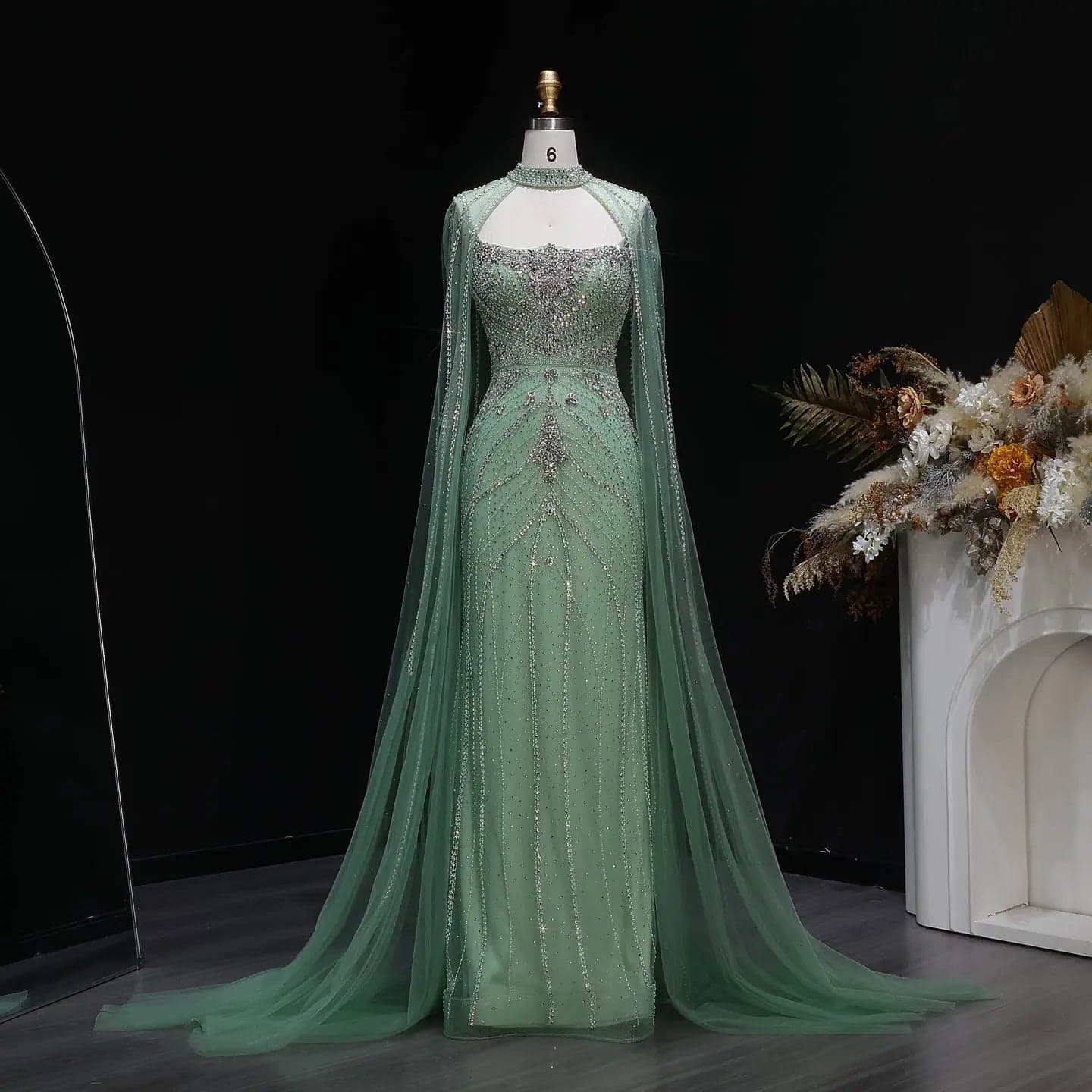فستان سهرة بقصة حورية البحر مزين بالخرز بياقة هالتر وأكمام كاب SS131