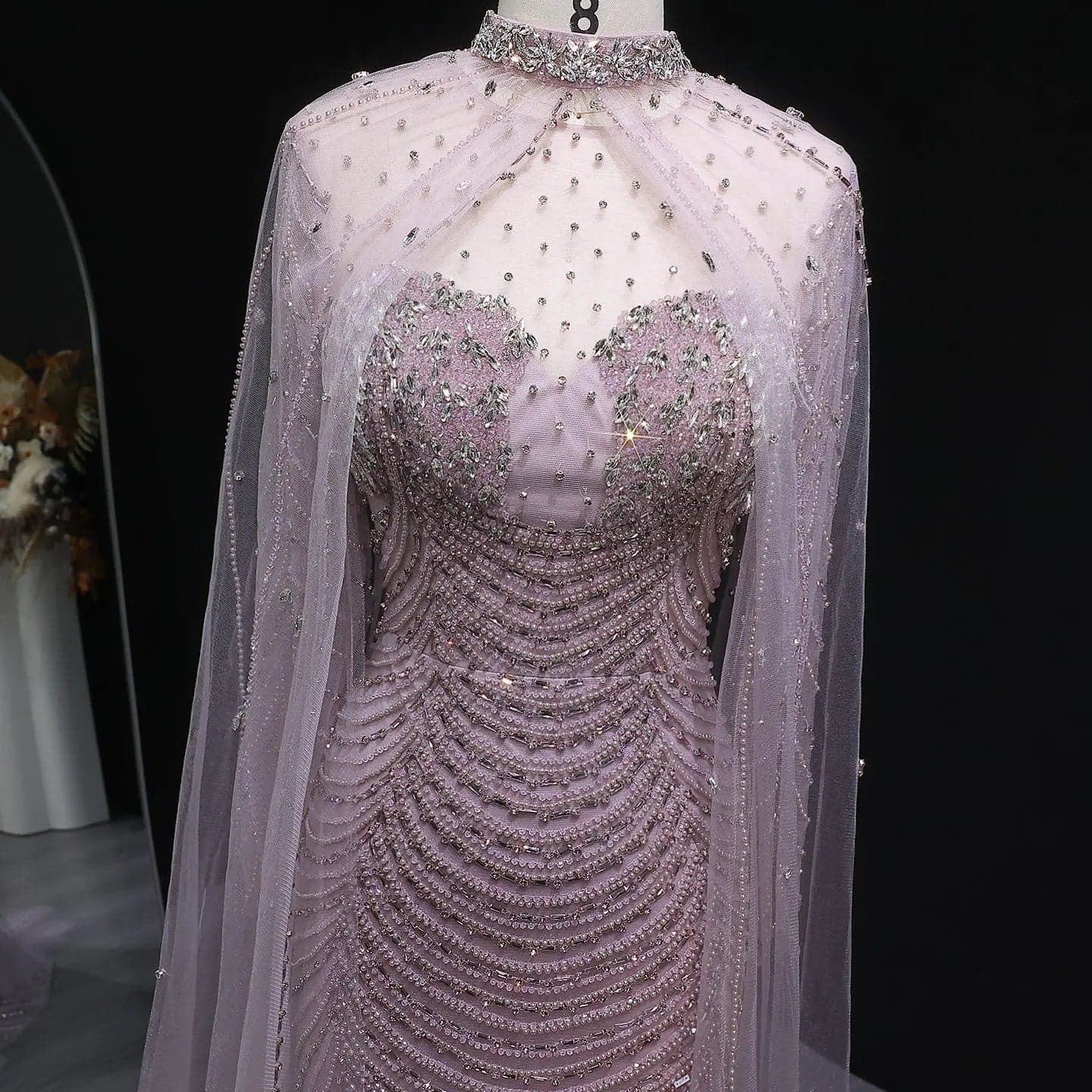 فستان سهرة بقصة حورية البحر مع كاب شفاف مزين بالخرز SS165