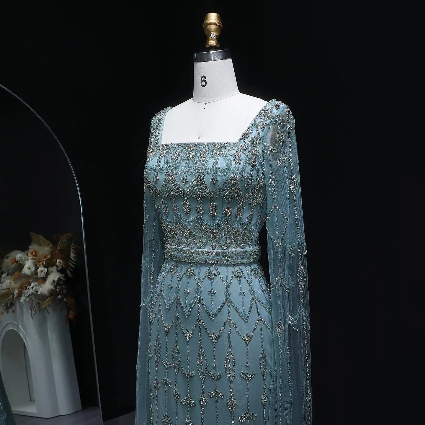فستان سهرة مزين بالخرز بأكمام كاب SS089