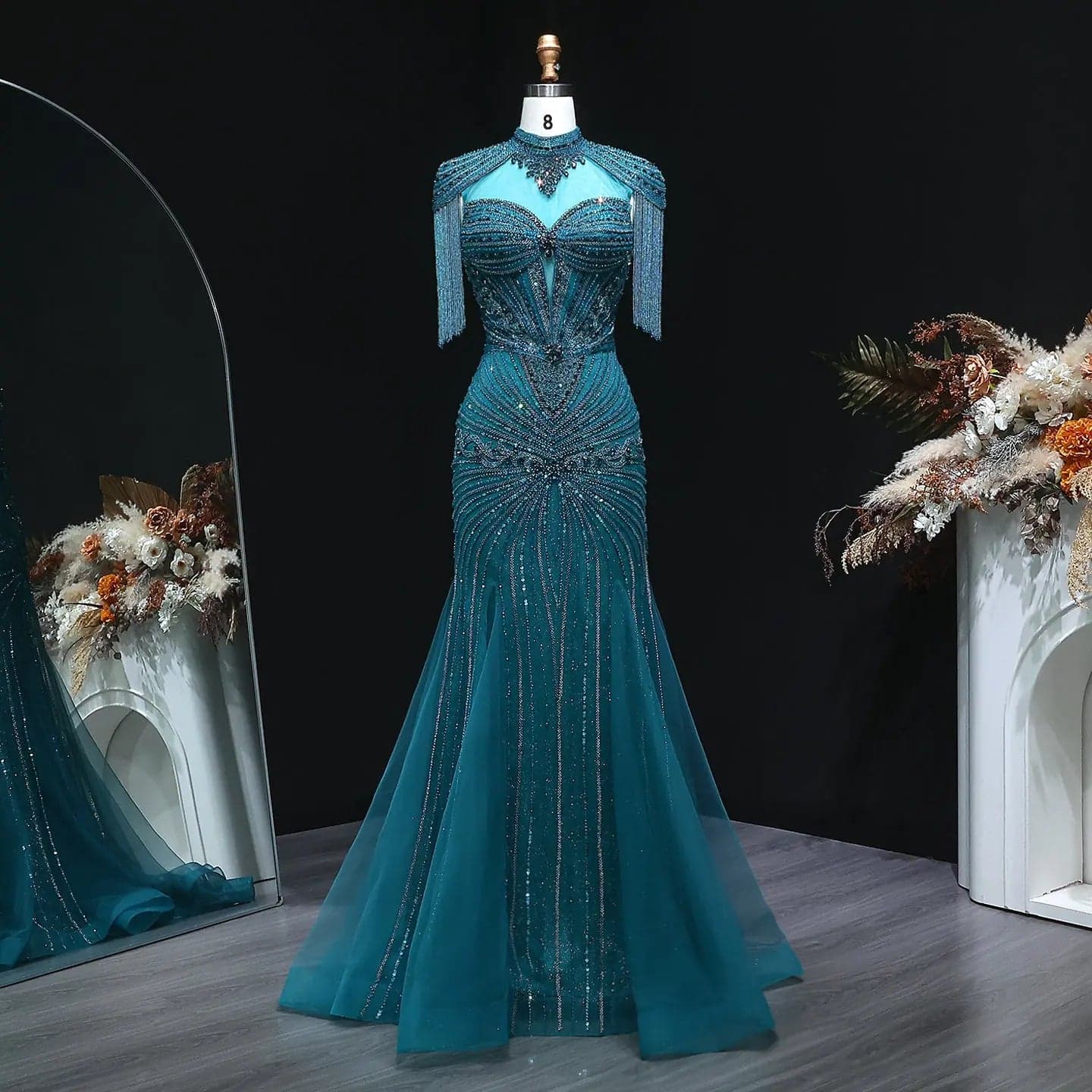 فستان سهرة مزين بالخرز وشراريب على الكتفين SS190
