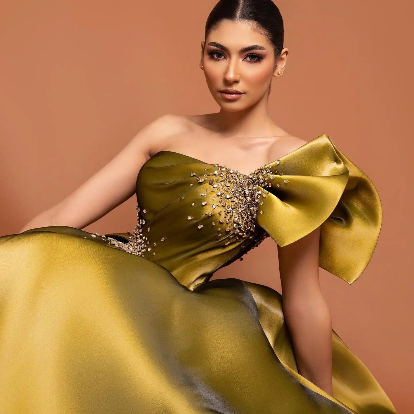 فستان سهرة ساتان بكتف واحد SS592