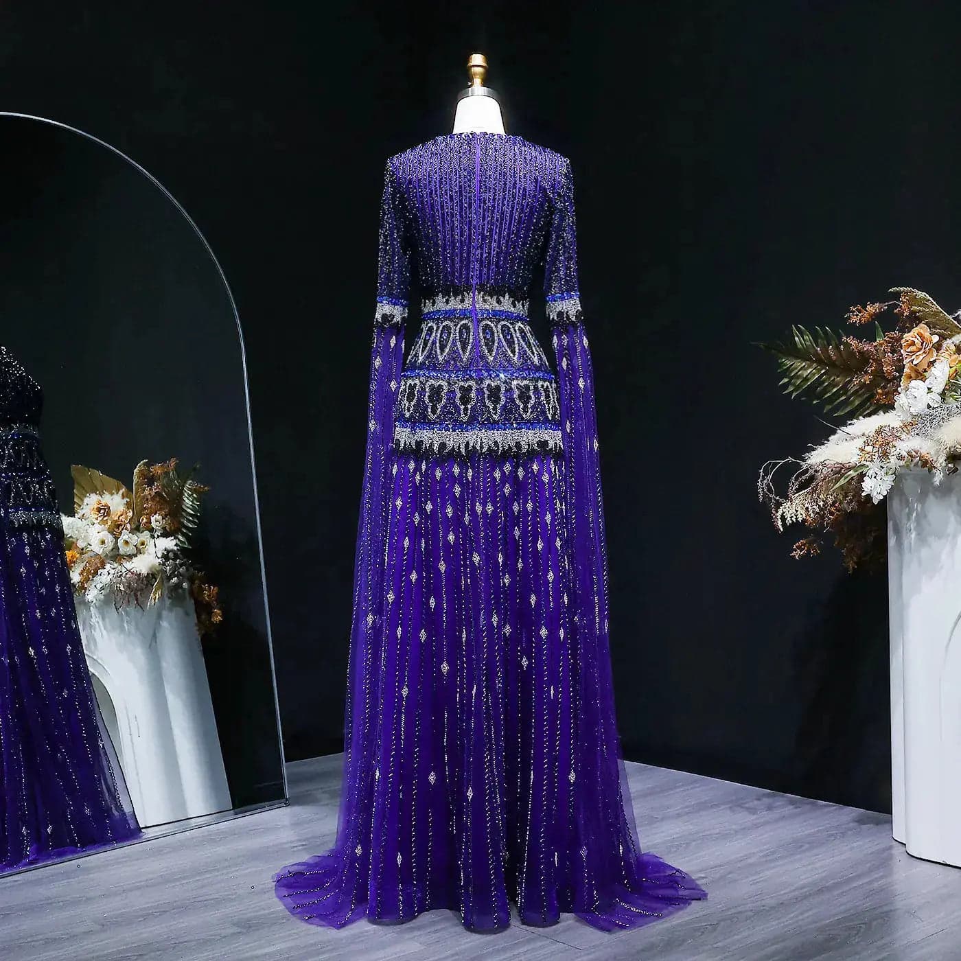 فستان سهرة بنفسجي أو أسود مزين بالخرز والكريستال مع أكمام كاب SS009