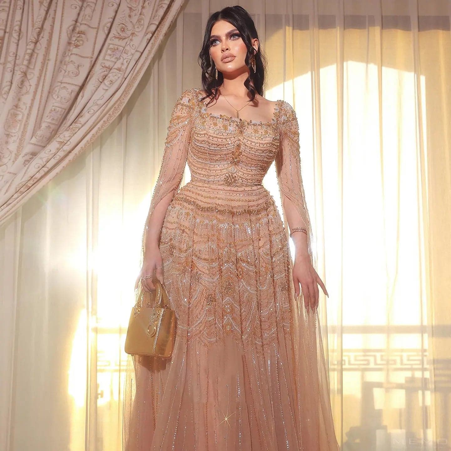 فستان سهرة مزين بالخرز بأكمام كاب SS591