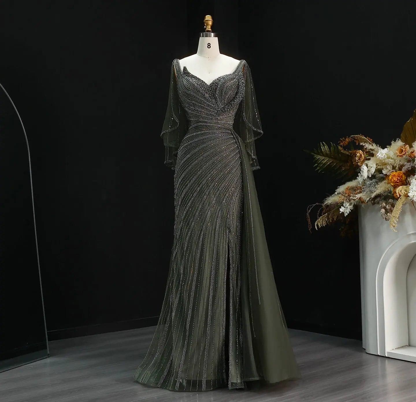 فستان سهرة مزين بالخرز بياقة V وأكمام كاب SS063