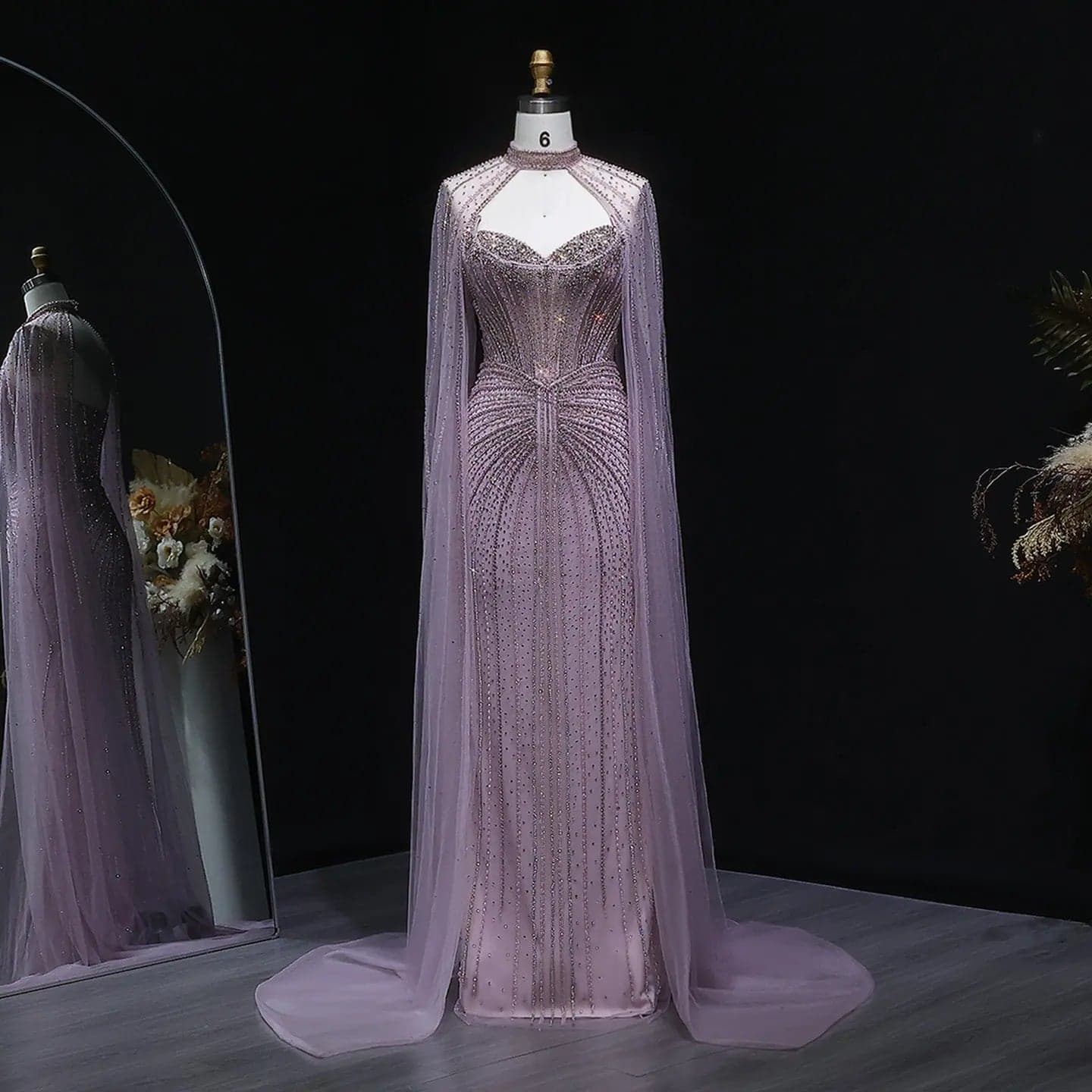 فستان سهرة بقصة حورية البحر مزين بالخرز مع كاب SS156