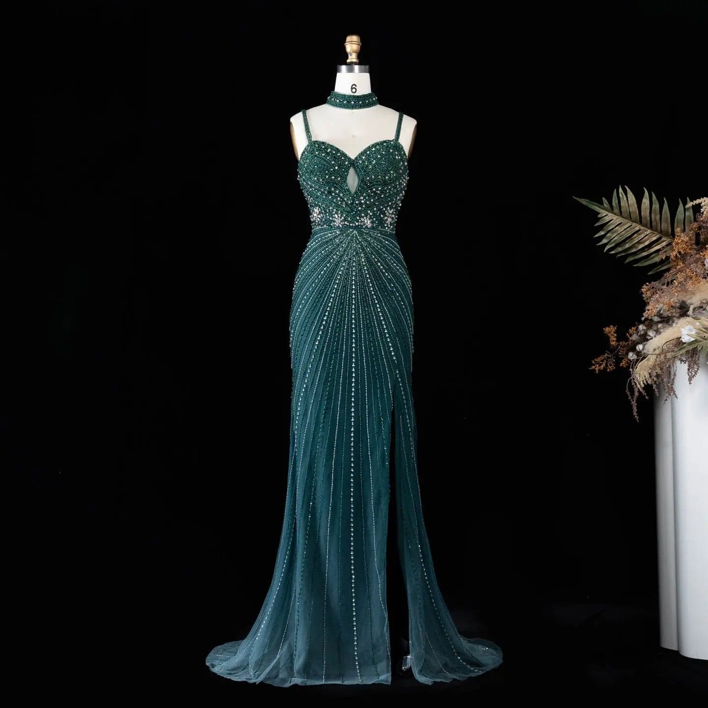 فستان سهرة بقصة حورية البحر مزين بالخرز وشق جانبي مرتفع SS188
