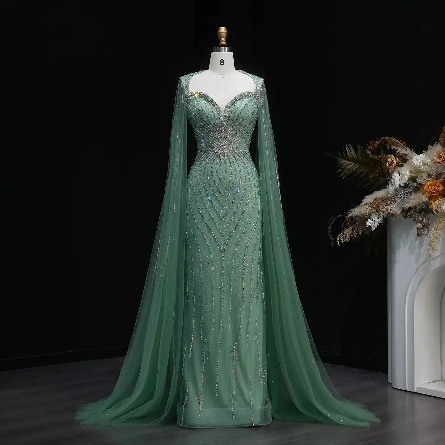 فستان سهرة بقصة حورية البحر مزين بالخرز بياقة قلب وأكمام كاب SS130