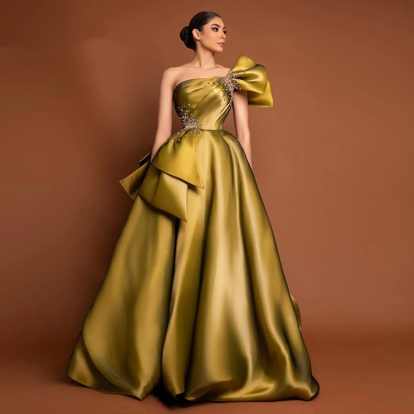 فستان سهرة ساتان بكتف واحد SS592