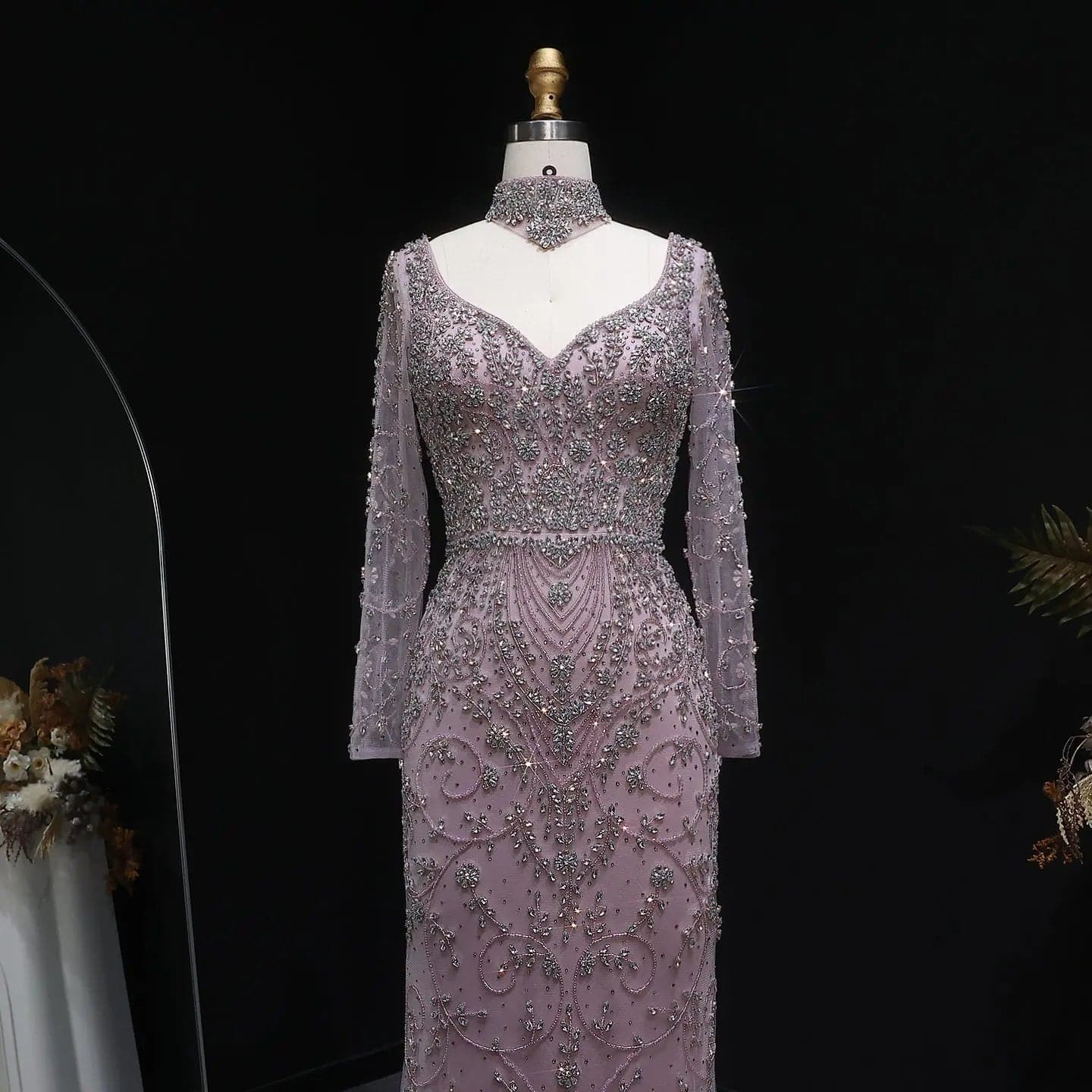 فستان سهرة بقصة حورية البحر وأكمام طويلة وياقة حلقية مزين بالخرز SS181