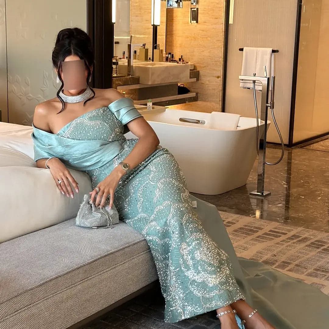 فستان سهرة تركواز مكشوف الكتفين مزين بالكريستال SS670