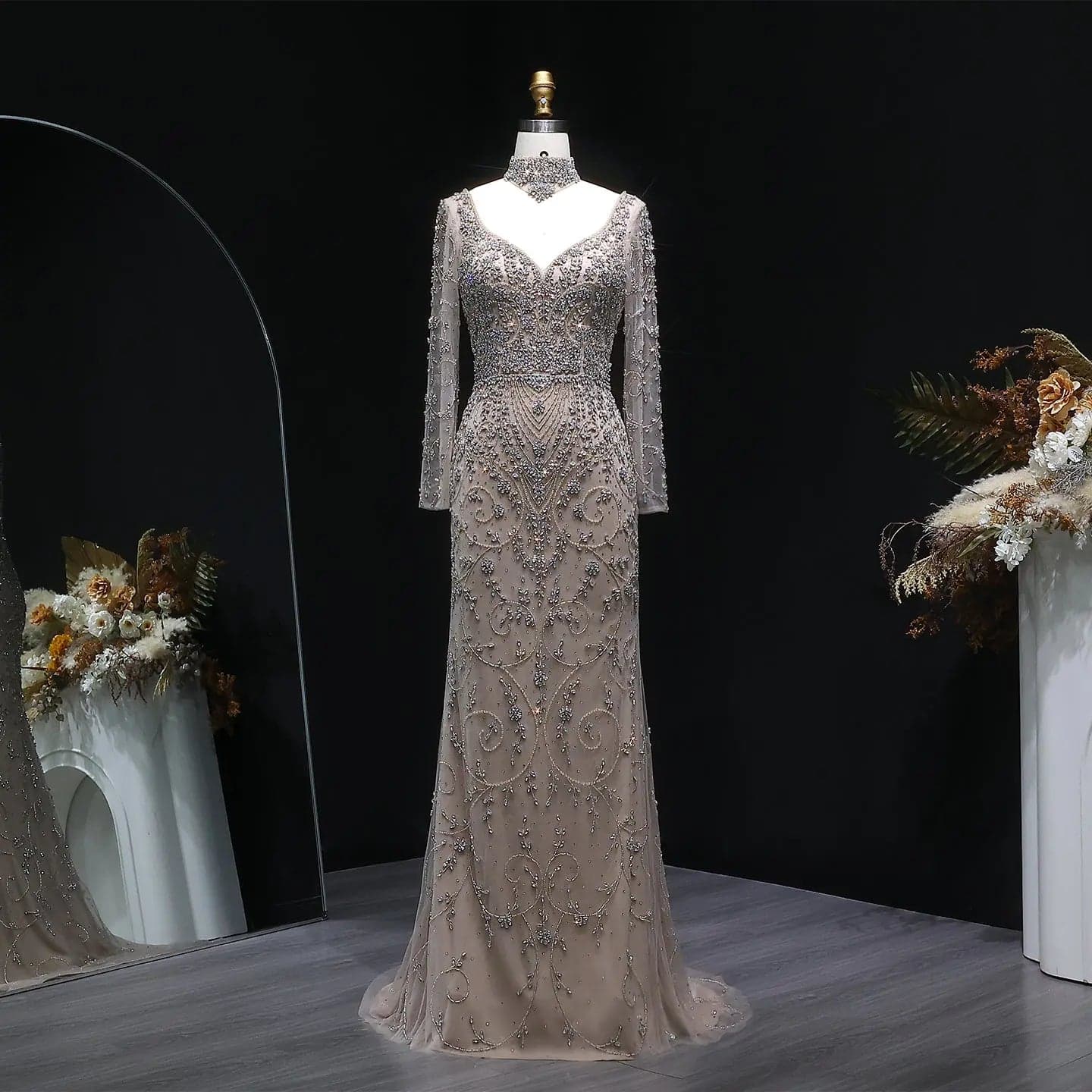 فستان سهرة بقصة حورية البحر وأكمام طويلة وياقة حلقية مزين بالخرز SS181