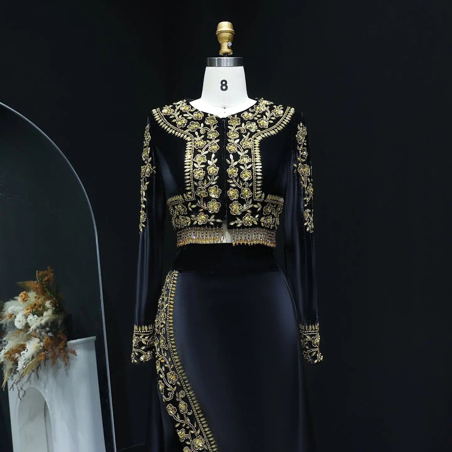 طقم سهرة أسود من قطعتين مزين بالكريستال مع شق SS458