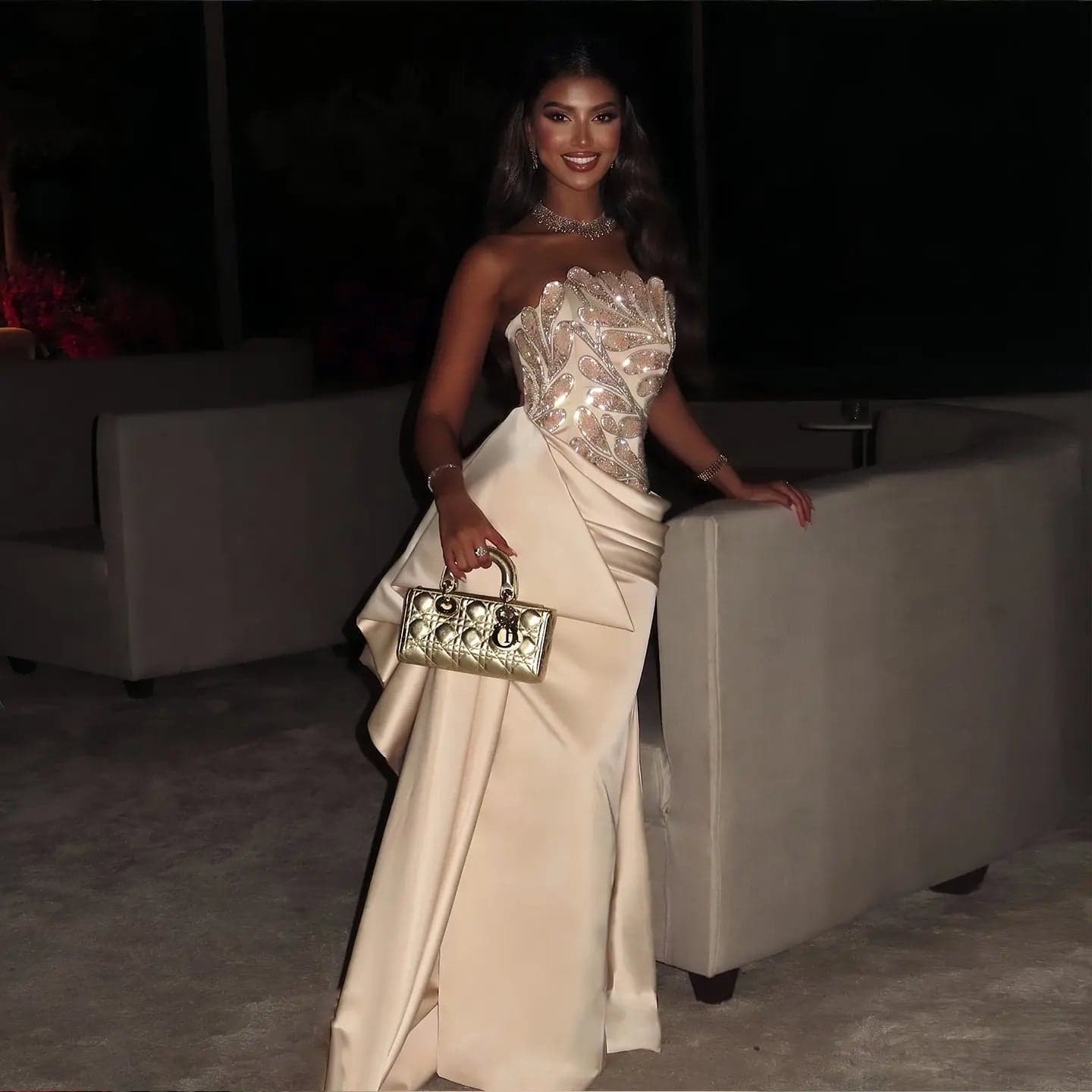 فستان سهرة بيج مزين بالخرز مع تنورة إضافية ووشاح SS242