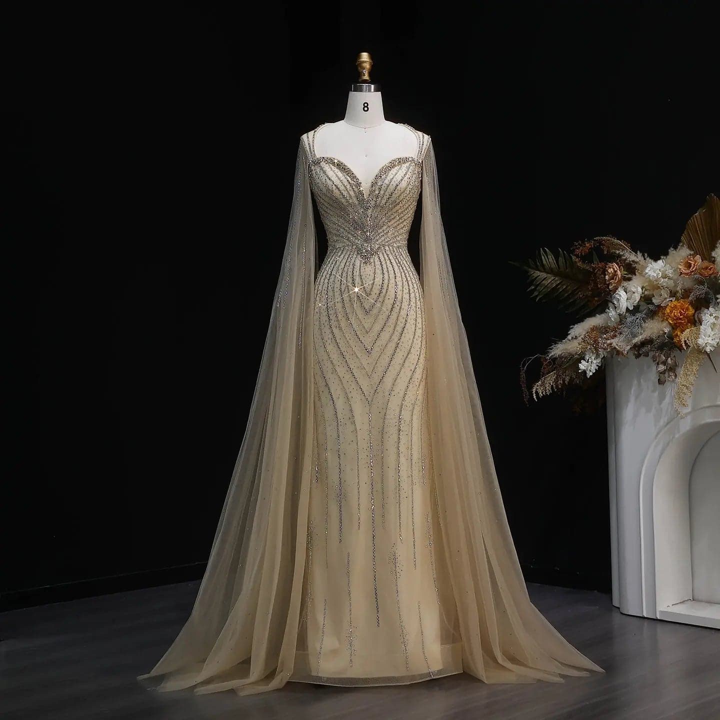 فستان سهرة بقصة حورية البحر مزين بالخرز بياقة قلب وأكمام كاب SS130