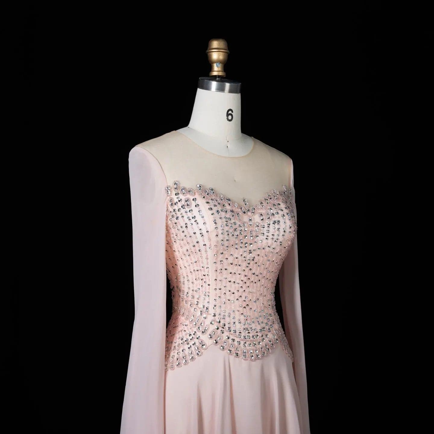 فستان سهرة وردي بقصة حرف A وأكمام كاب مزين بالخرز SS367
