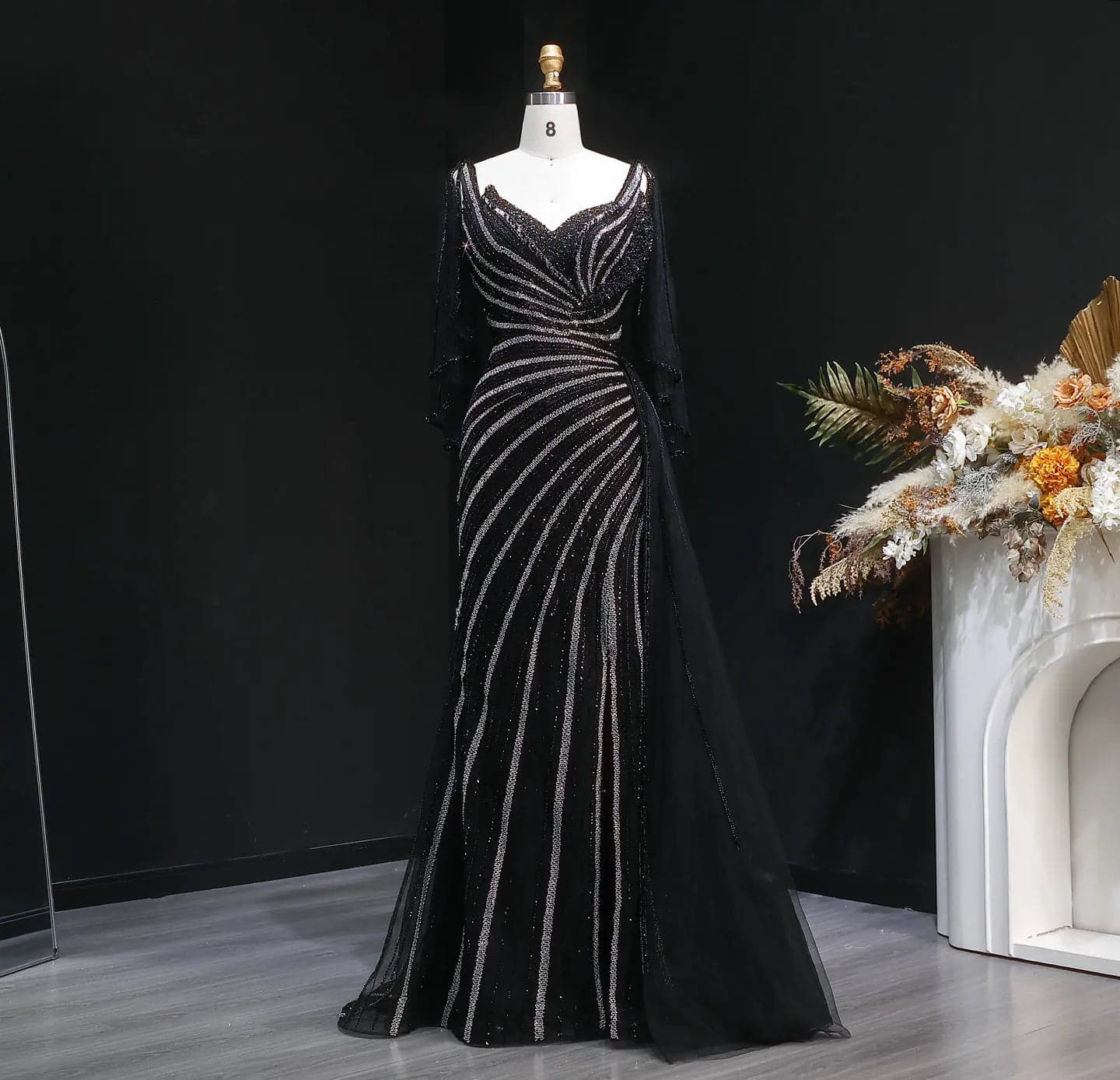 فستان سهرة مزين بالخرز بياقة V وأكمام كاب SS063