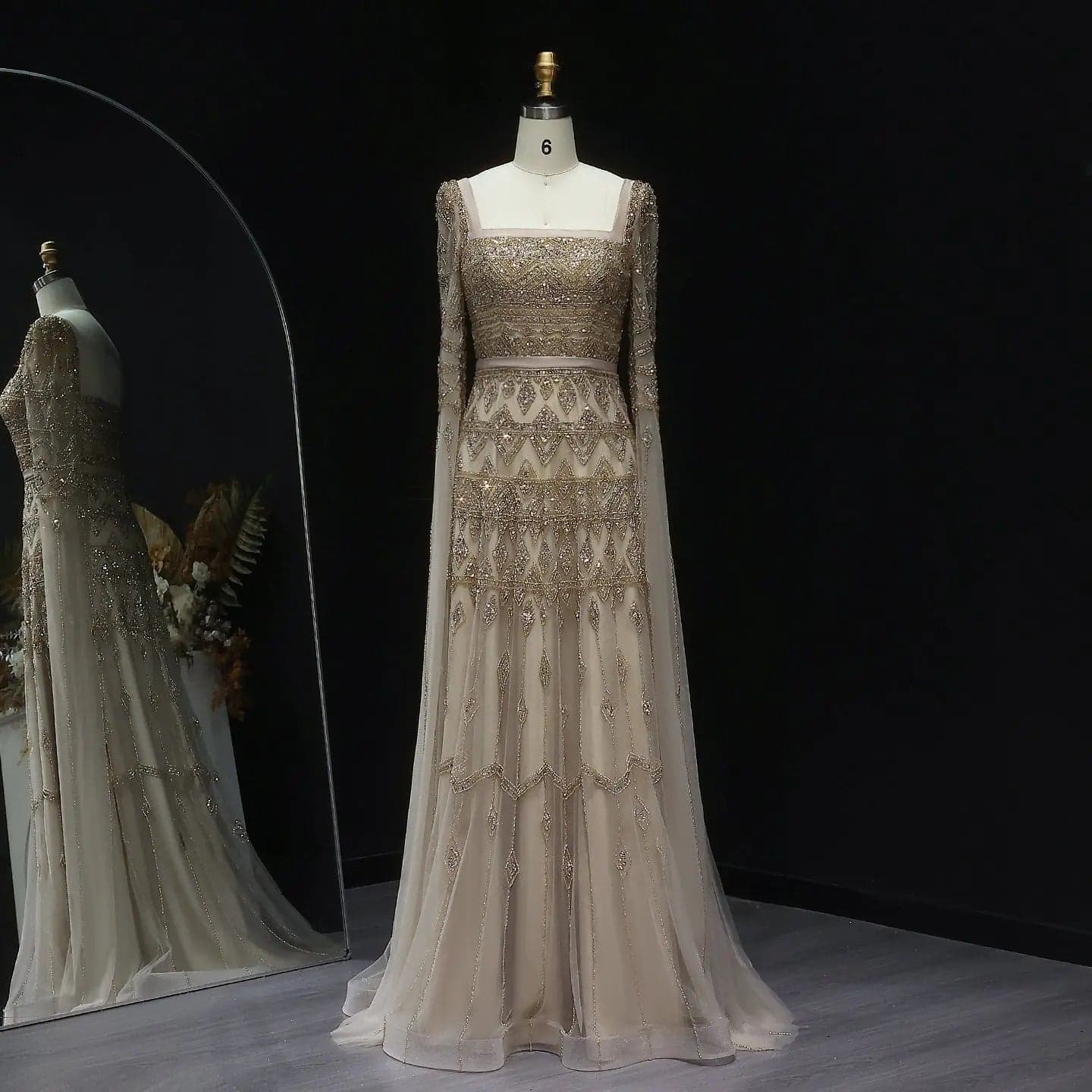 فستان سهرة من التول بقصة A-line وياقة عالية وأكمام كاب SS461