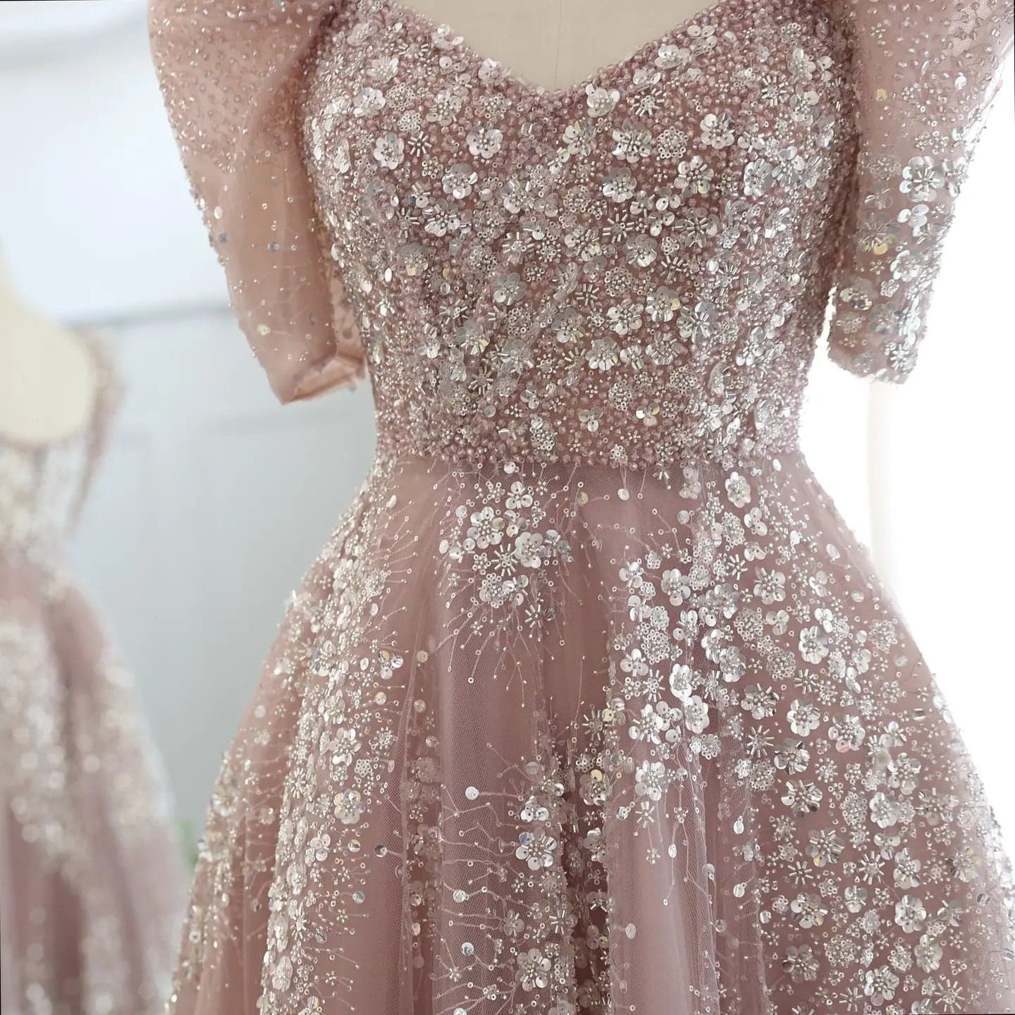 فستان سهرة لامع بأكمام منتفخة SS155