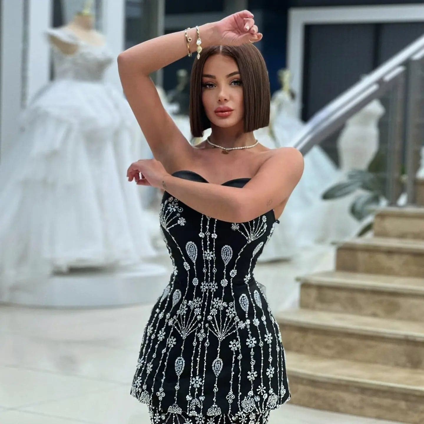 فستان سهرة أسود من قطعتين بياقة قلب SS635