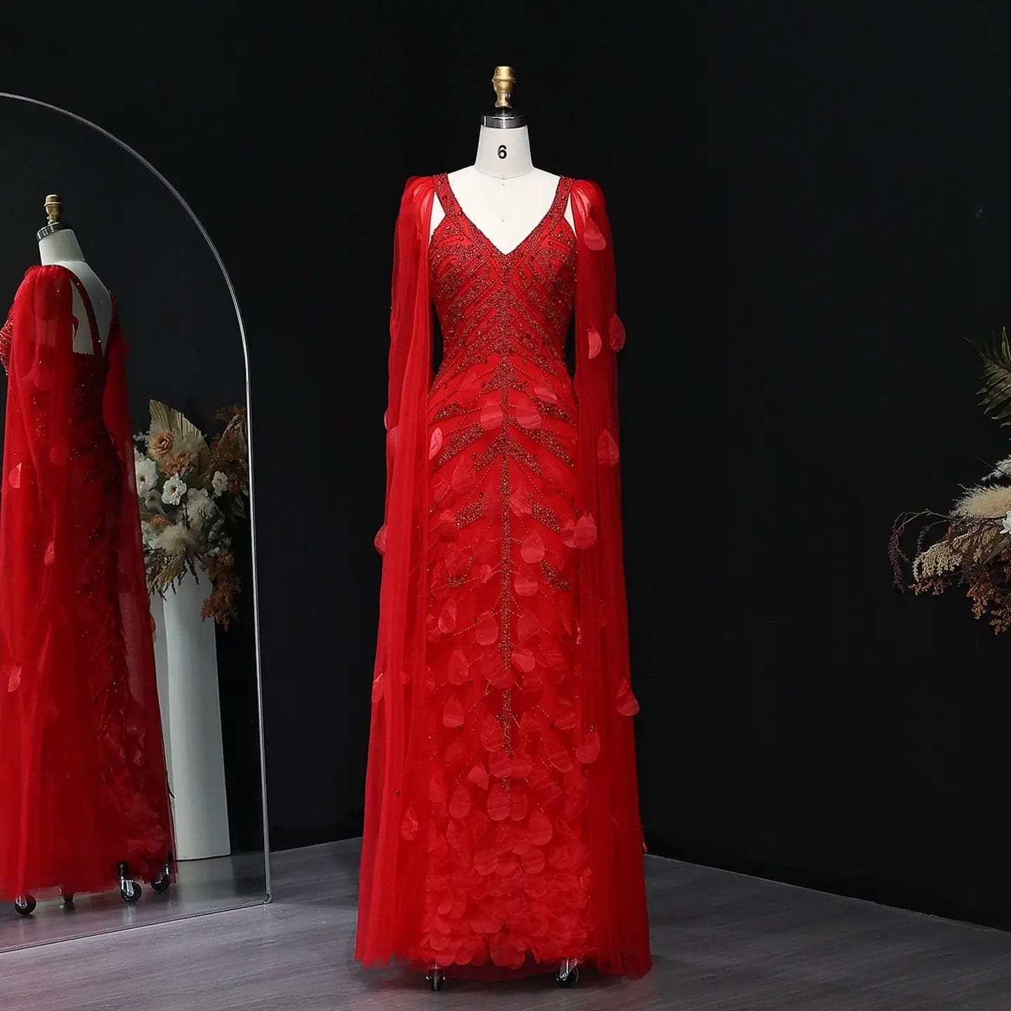 فستان سهرة عنابي مزين بالخرز والريش مع أكمام كاب SS283