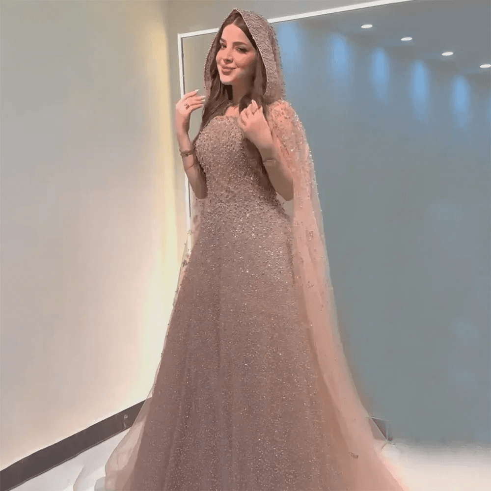 فستان سهرة مزين بالخرز مع كاب بغطاء رأس CLA72659A